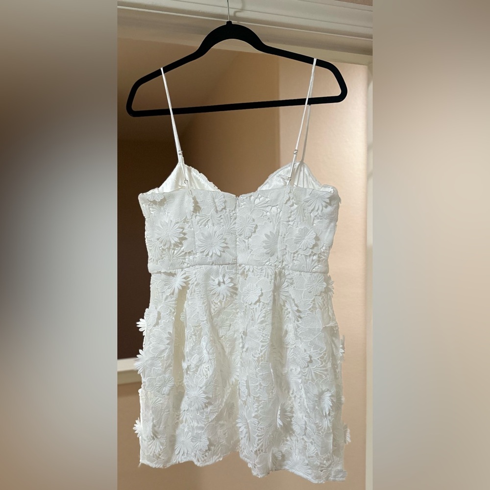 NWT Showpo Attilie Mini‎ Dress Sweetheart Bustier3D Floral Lined White. Size 8.